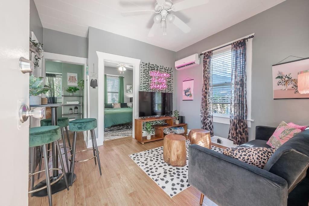 Jungle Themed Apt. Close To Coffee, Food + Shops! Tampa Exterior photo