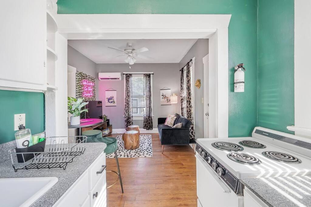 Jungle Themed Apt. Close To Coffee, Food + Shops! Tampa Exterior photo